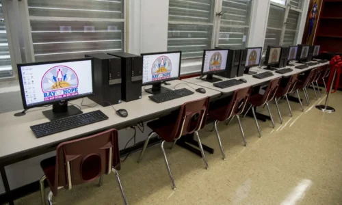 Ray+Allen+Computer+LabHorace+Mann+Middle05_11_2017Jimmy+Abraham_MDCPS_38